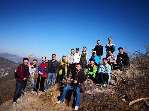 纸牌游戏在线
工会组织登山活动